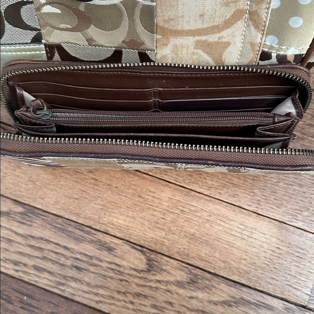 Coach Ergo  Patchwork Stylish Brown and Cream Women's Bag and Wallet  Set - Picture 4 of 10